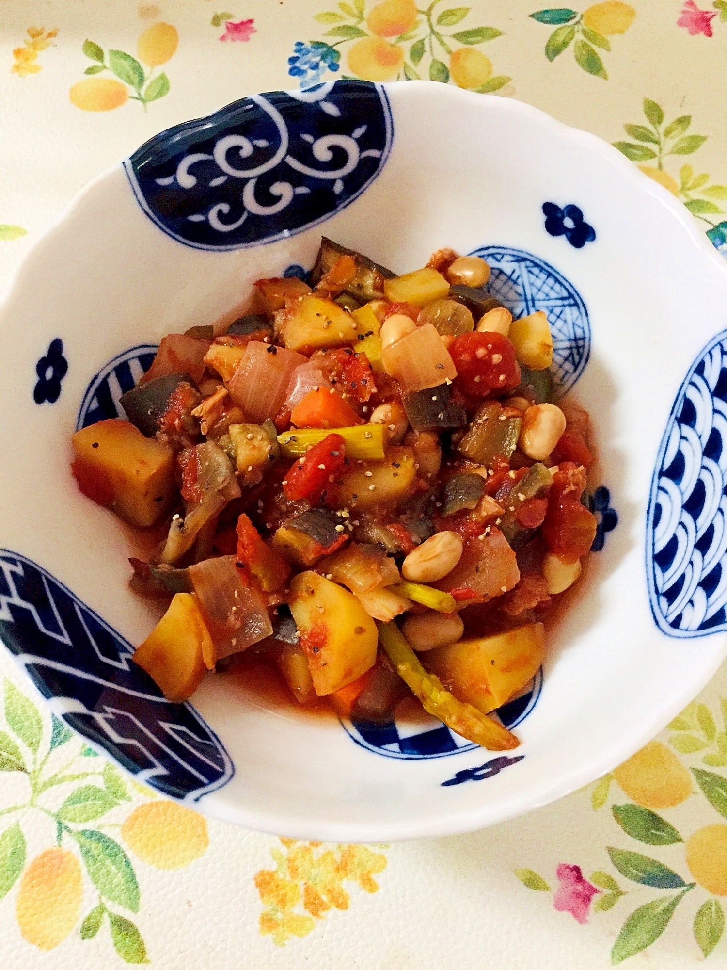 トマト缶で♪大豆と野菜たっぷり無水トマト煮