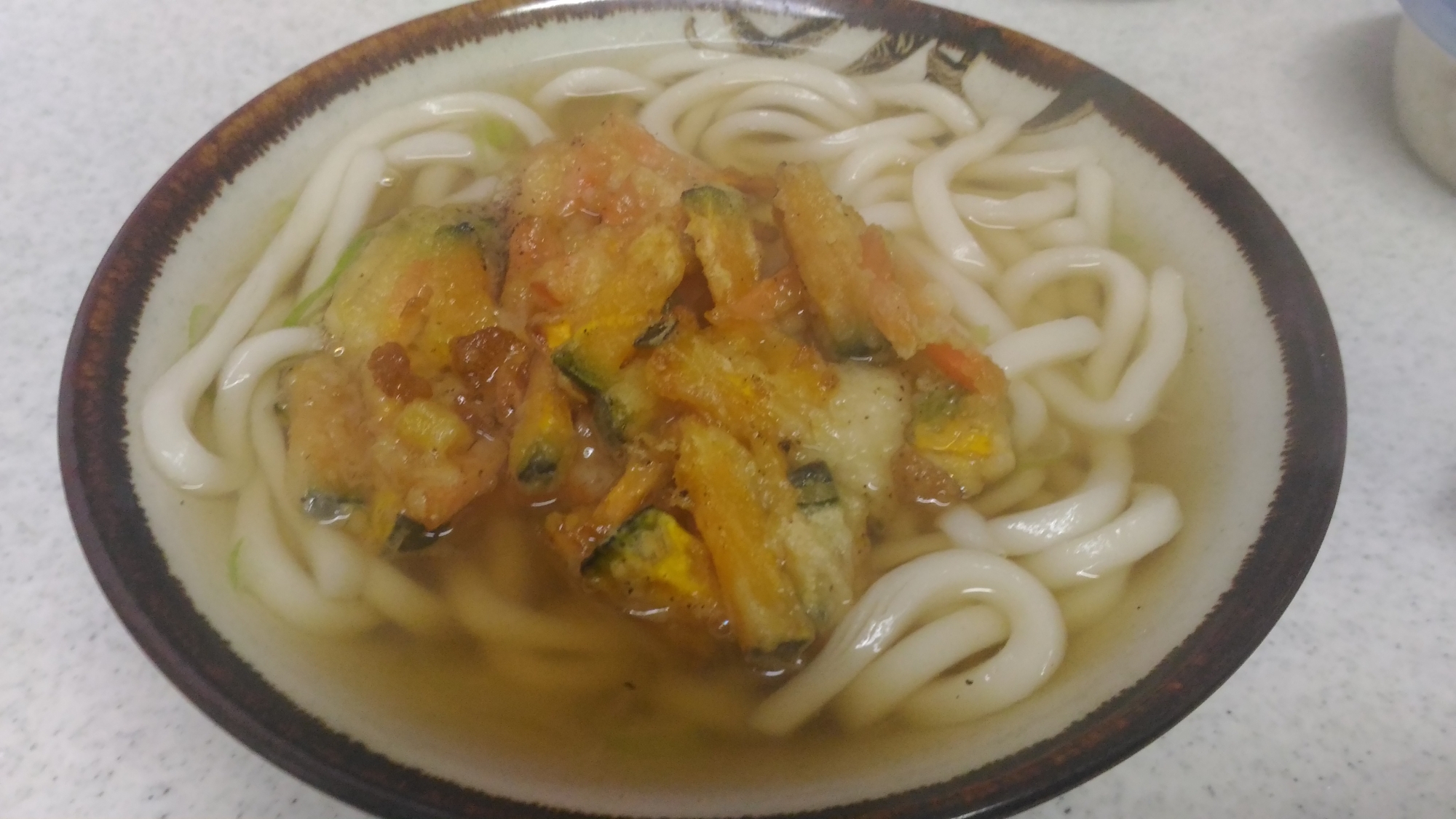 南瓜と人参のかき揚げうどん