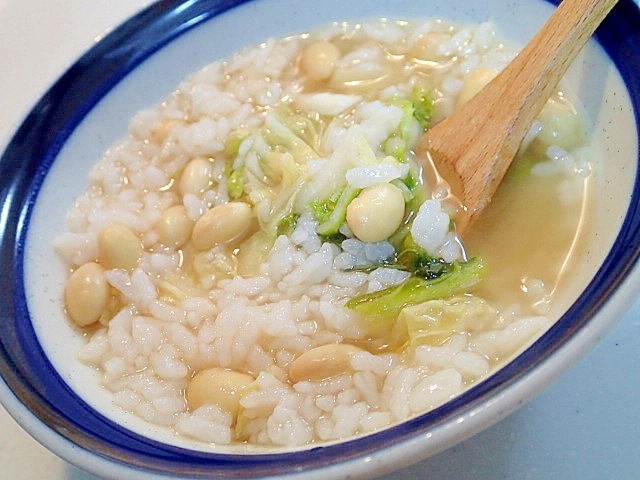 麺つゆで　白菜漬けと水煮大豆の雑炊♬