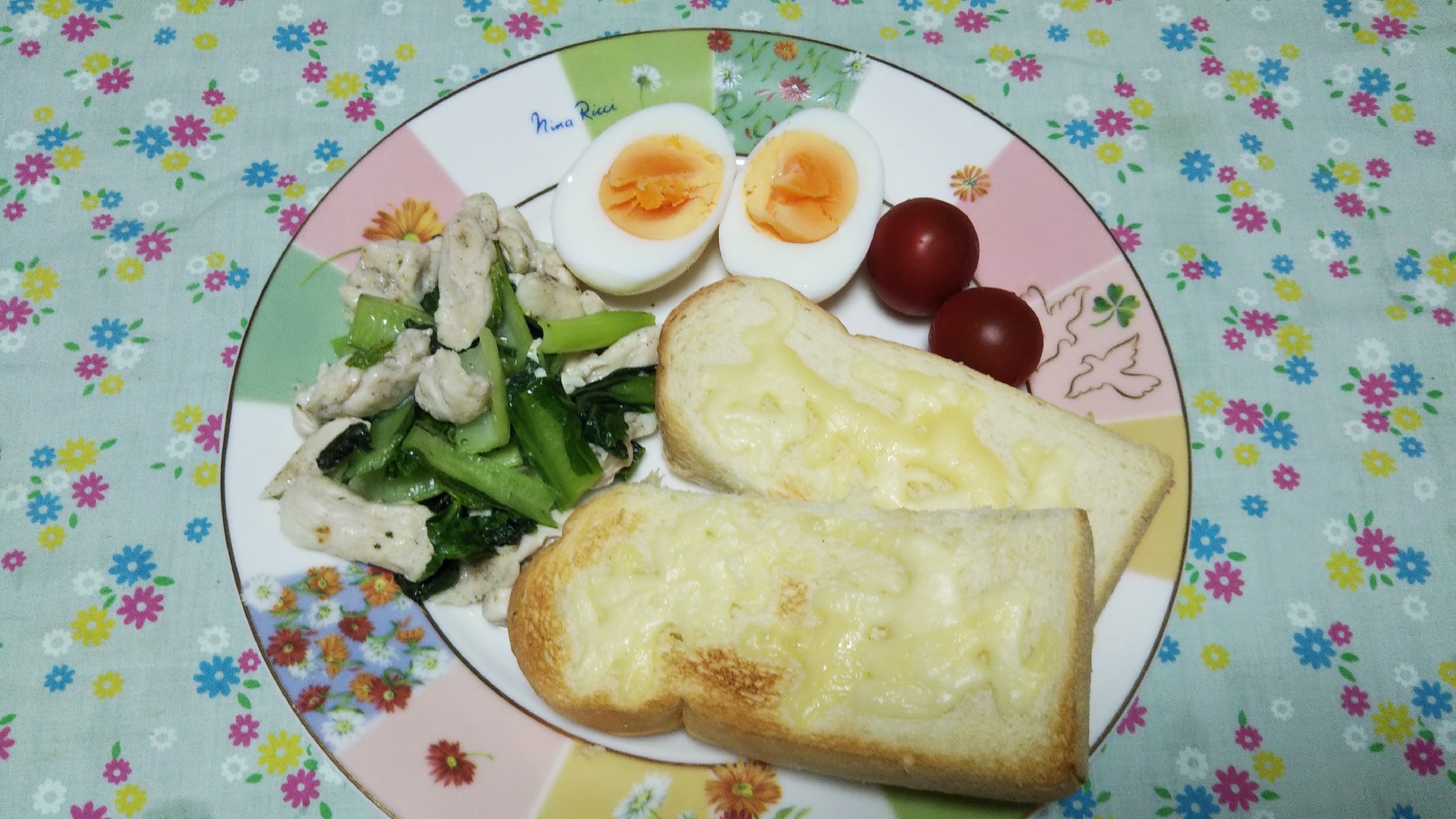 ササミ小松菜炒めとチーズトーストと茹で卵の朝食☆