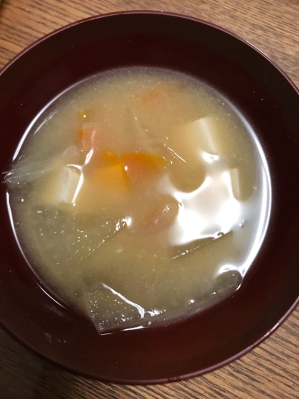 豆腐と人参のお味噌汁(^○^)