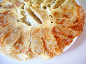 冷凍餃子でも 羽つき餃子 レシピ 作り方 By ドキンちゃん０２９８ 楽天レシピ