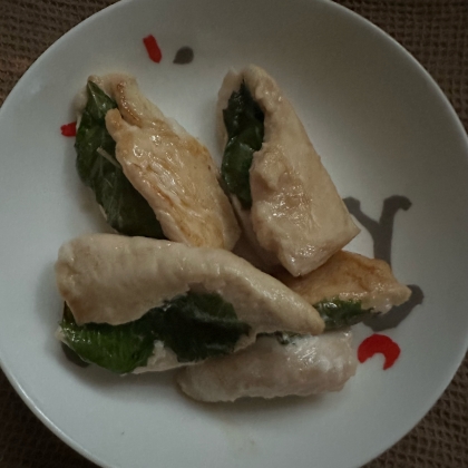 我が家の大葉がまだ包めるほど大きくないので、ささみで挟みました(>人<;)すみません汗　とっても美味しかったです！レシピありがとうございます♡