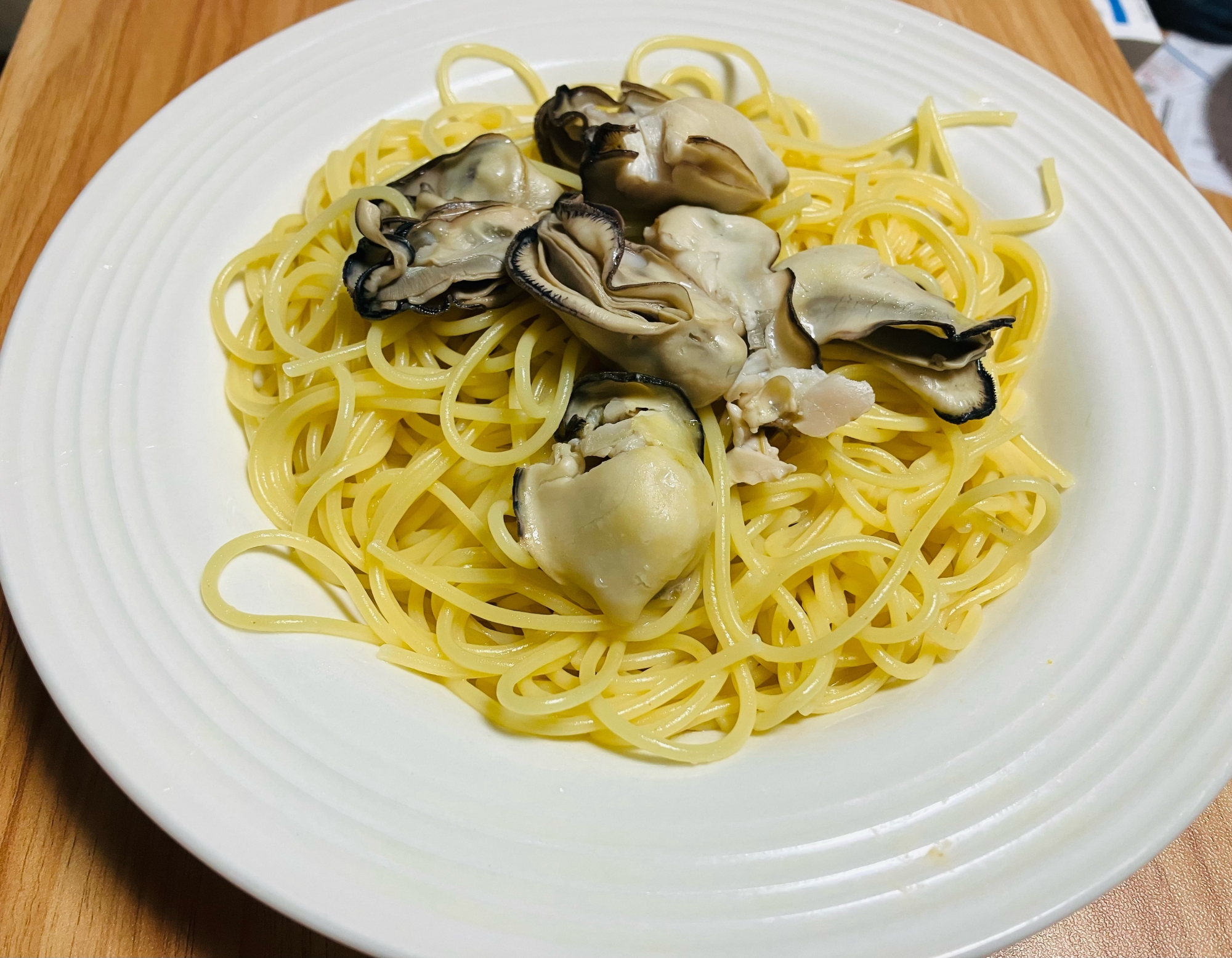殻付き牡蠣の蒸し焼きパスタ