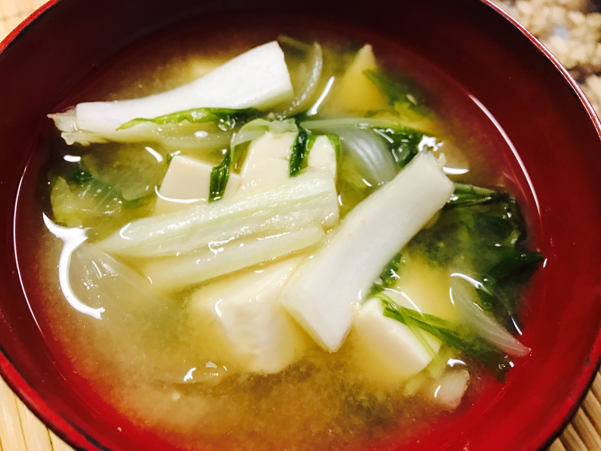 豆腐&水菜&白菜&玉ねぎの味噌汁