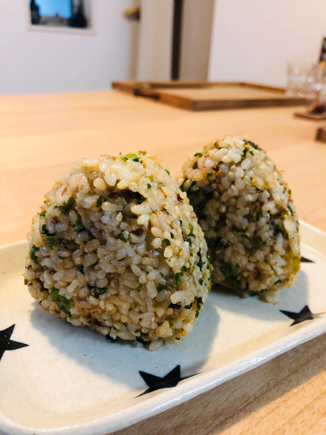 カブの葉とおかかの玄米おにぎり