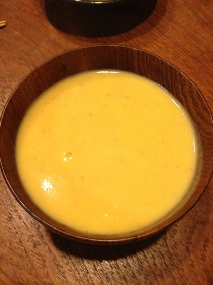 ちょうど冷蔵庫にあった材料でできました♪簡単でおいしいですね！作った次の日は冷やしたまま冷製スープでいただきました。ごちそうさまです☆
