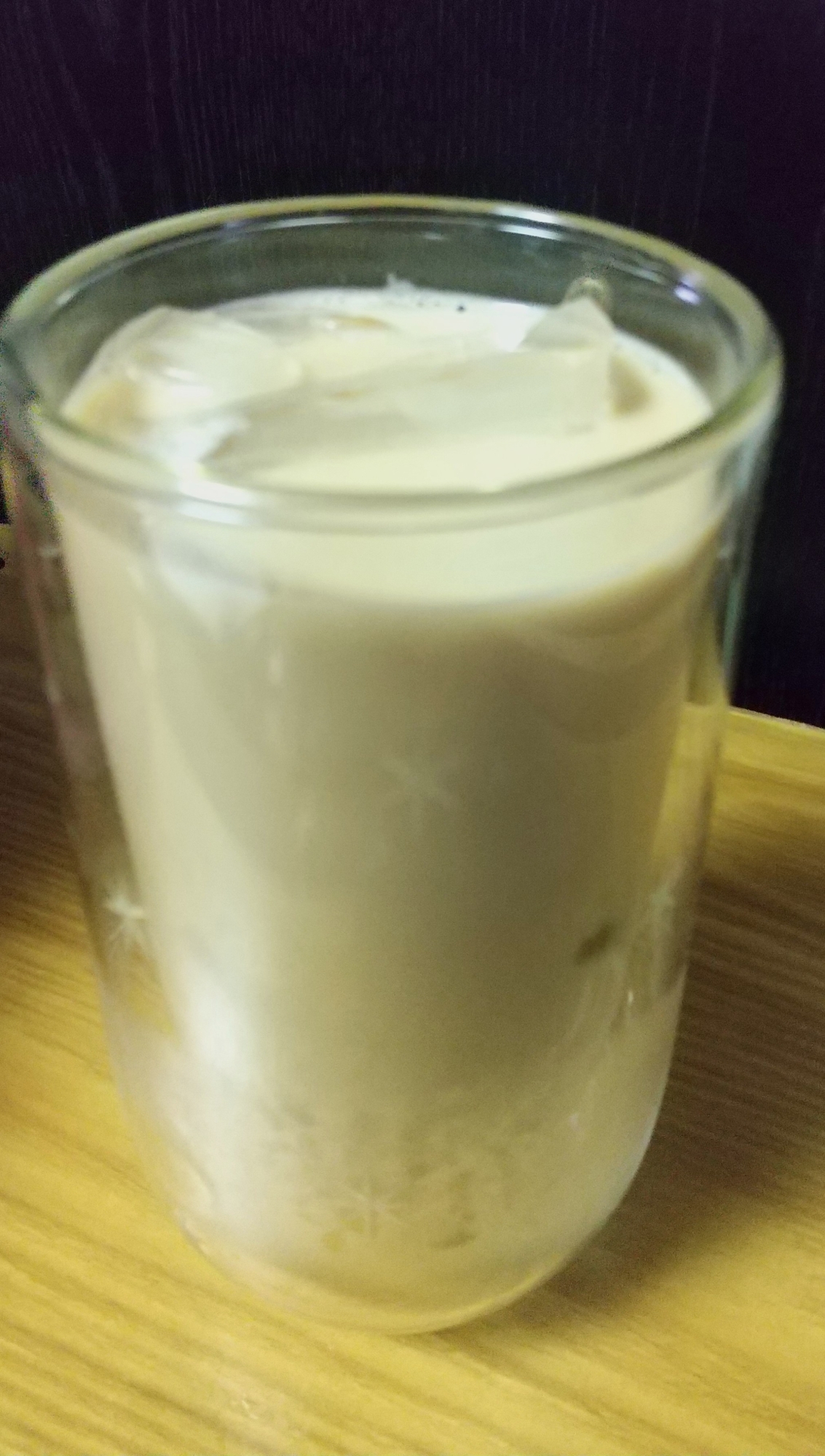 スキムミルク入りアイスコーヒー