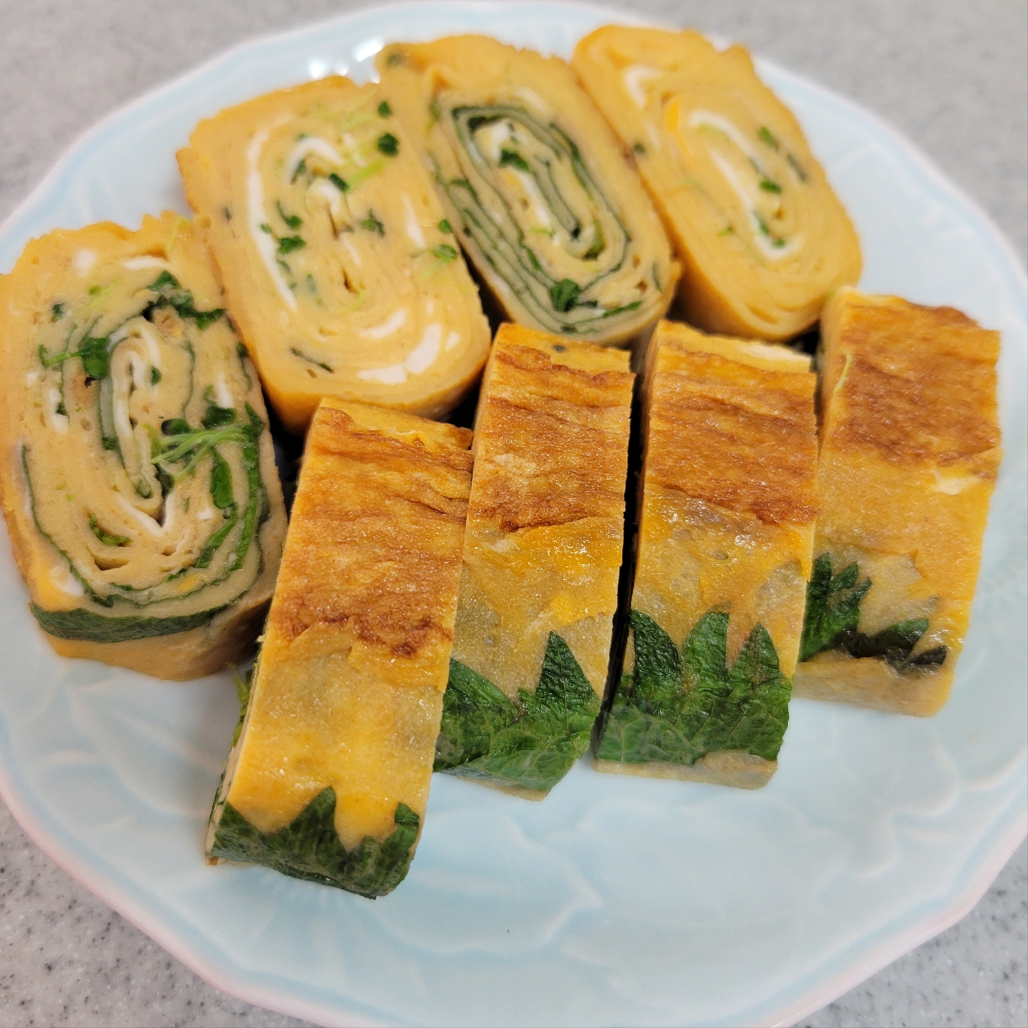 大葉とブロッコリースプラウト入り卵焼き♪