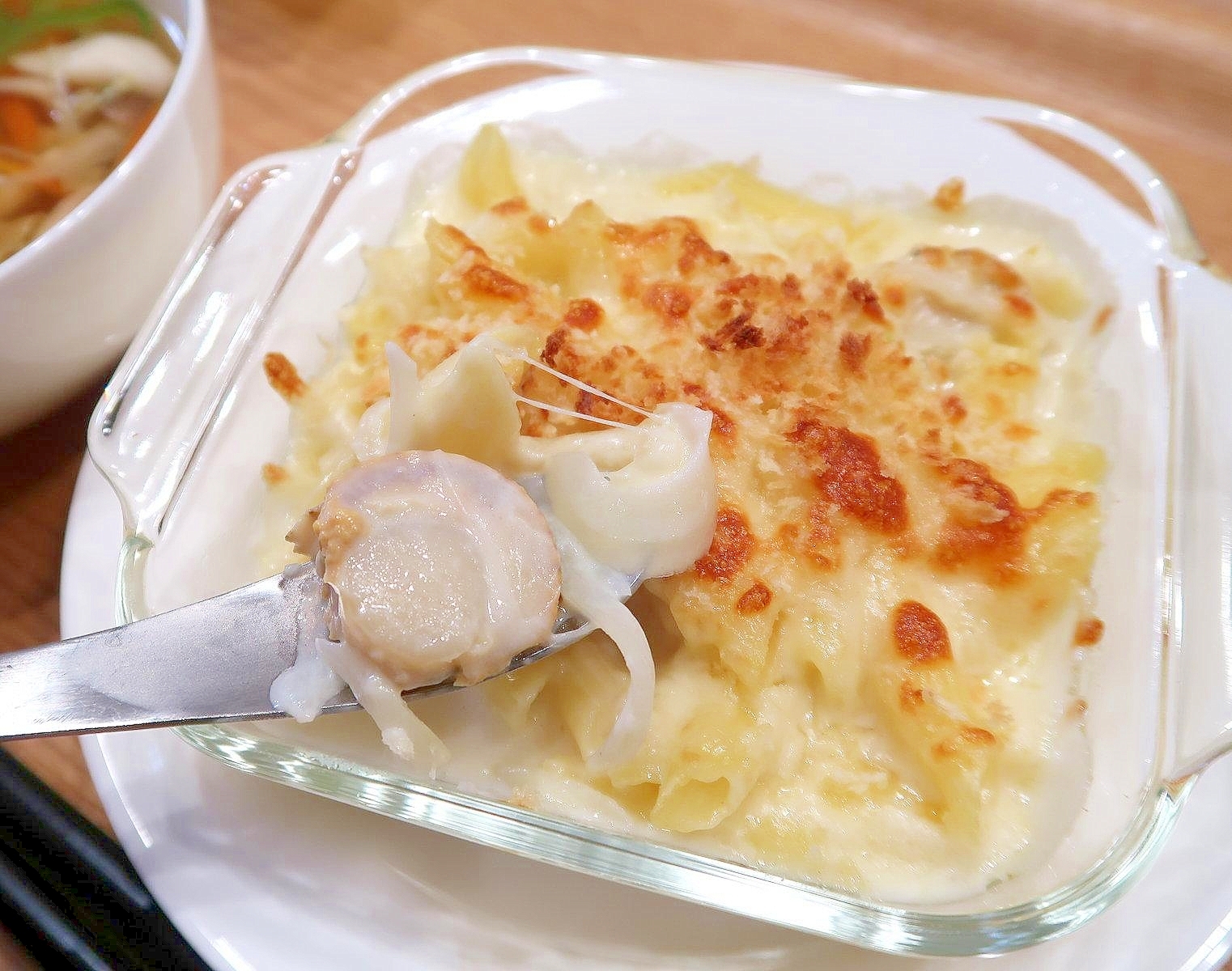 ベビーほたてのマカロニグラタン☆軽くにんにく風味