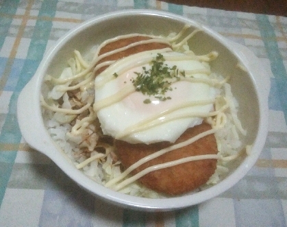 なんか嬉しい♡ソースコロッケ丼