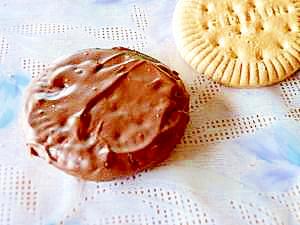 余ったビスケットを変身☆チョコビスケット