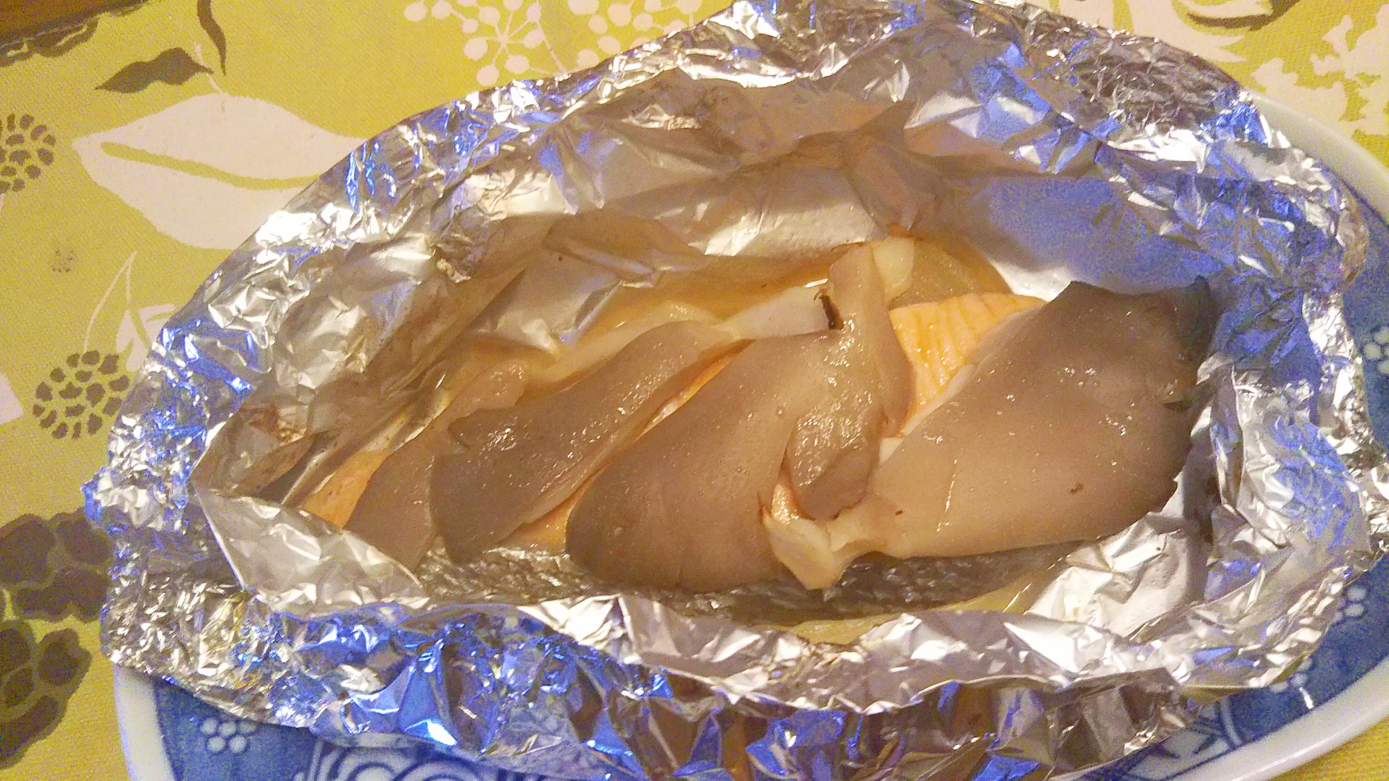 鮭・天然平茸・玉葱のホイル焼き