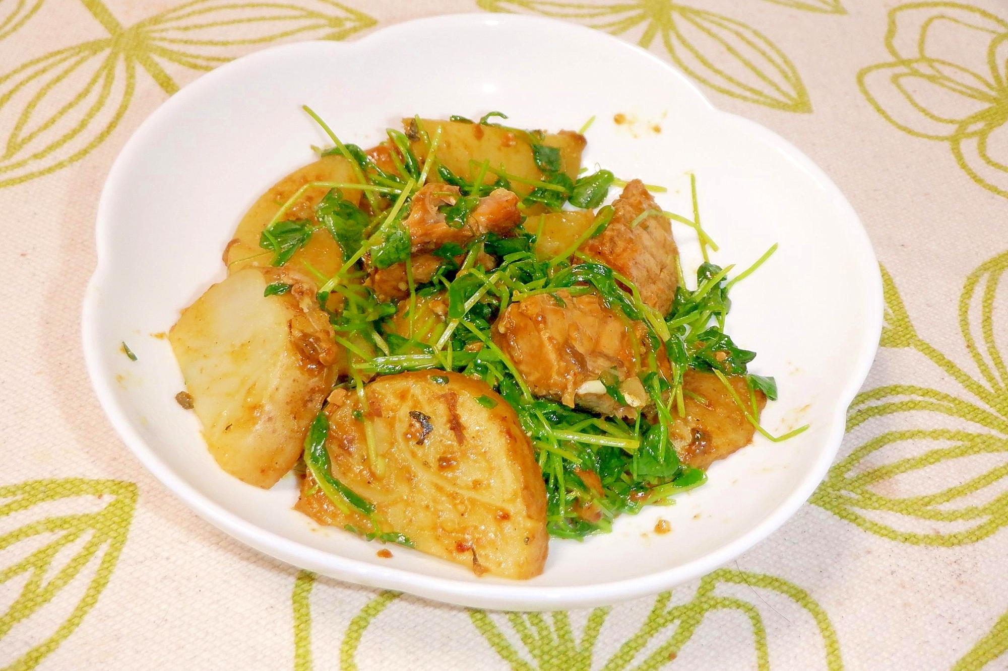 【白ワインに合う】鯖とじゃが芋のカレー味噌炒め