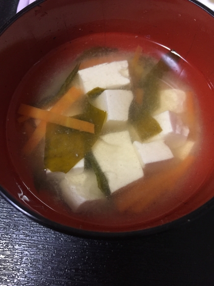 ワカメ豆腐油揚げで味噌汁