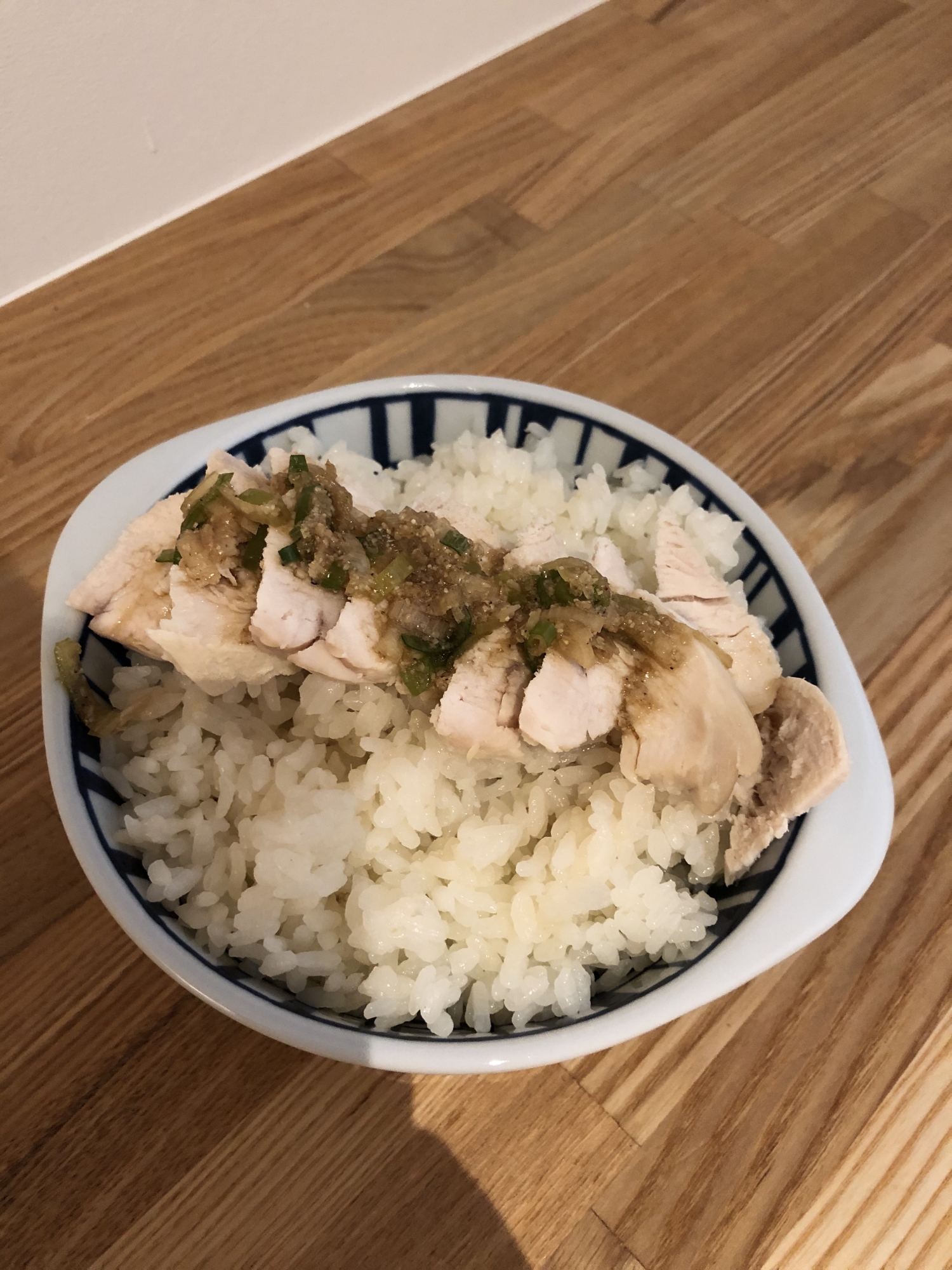 【ナンプラー・にんにく不使用】胸肉deカオマンガイ