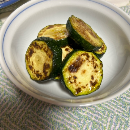 ズッキーニのバターニンニク炒め