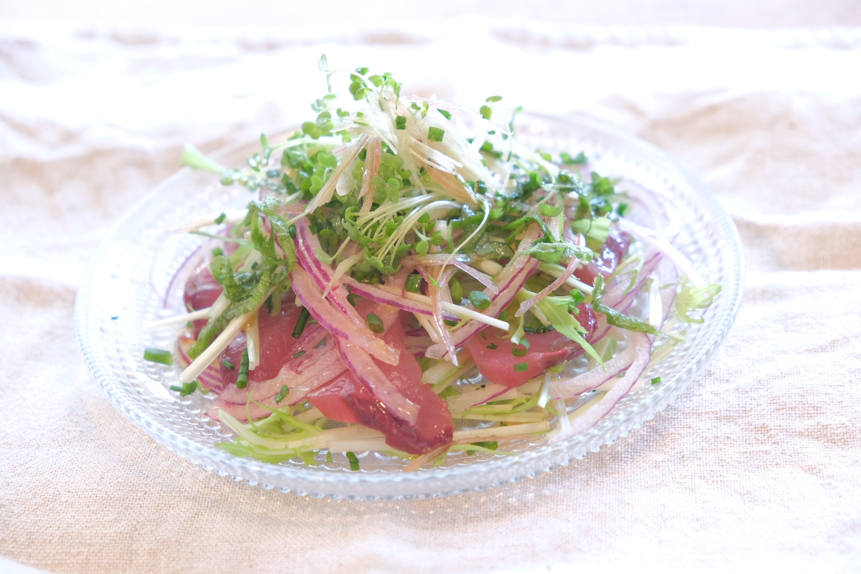 和のハーブたっぷり　薬味で食べるかつおのサラダ