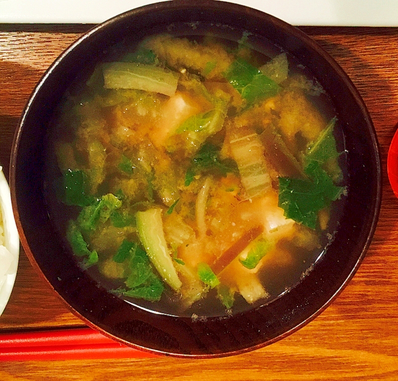 白菜と茄子と豆腐の味噌汁