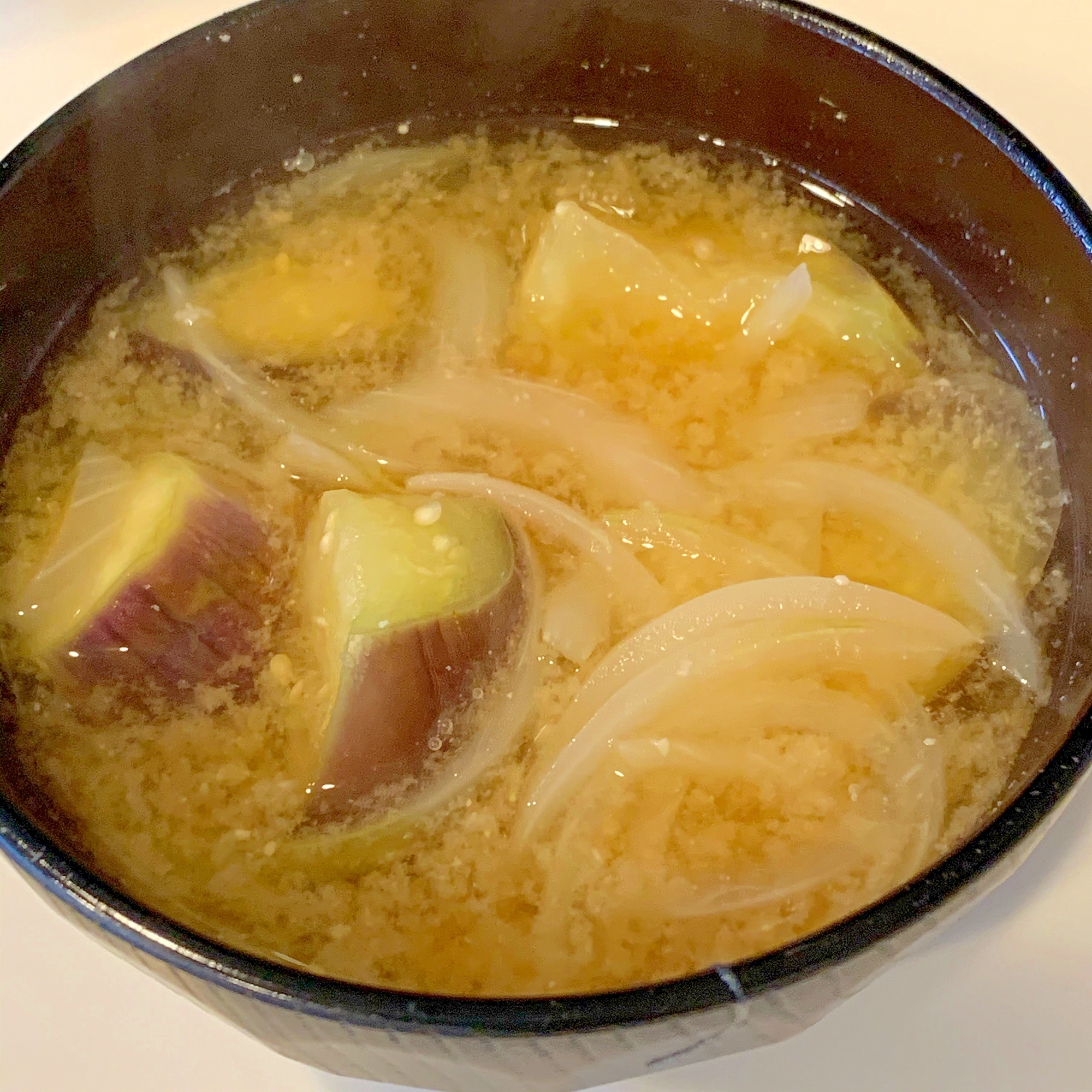 ナスと玉ねぎの味噌汁 レシピ 作り方 By Banbe 楽天レシピ ナスと玉ねぎの味噌汁 レシピ 作り方 By Banbe 楽天レシピ