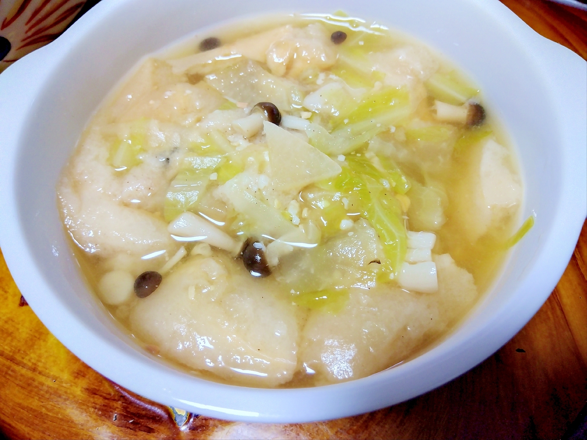 もち麩キャベツしめじ大根の和風スープ