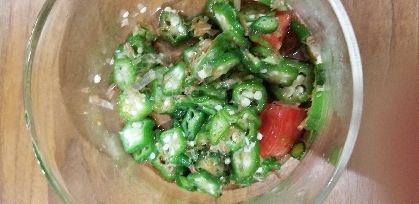 ツナの缶詰と夏野菜の和え物