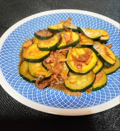 ズッキーニと玉ねぎとベーコンの炒め物