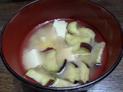 黒くならないですよ☆茄子と豆腐の美味しいお味噌汁