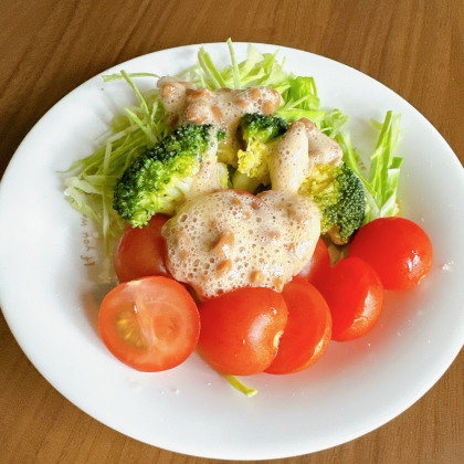 納豆のドレッシングで☘️食べるサラダ