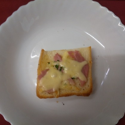 ジュガスチーズ☆ベーコン☆菜の花のトースト