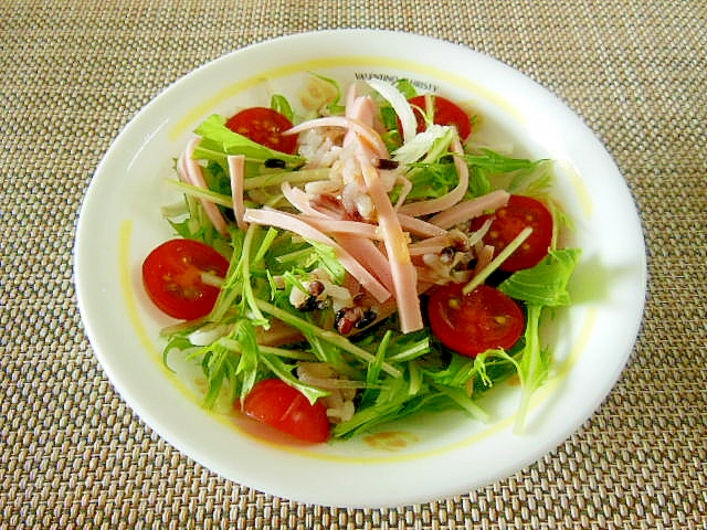 ハムと水菜とミニトマトの雑穀入りサラダ♪