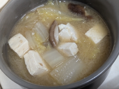 オレンジ白菜と豆腐の味噌汁