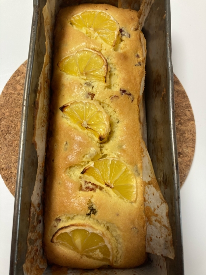 オリーブオイルで作る　レモンパウンドケーキ
