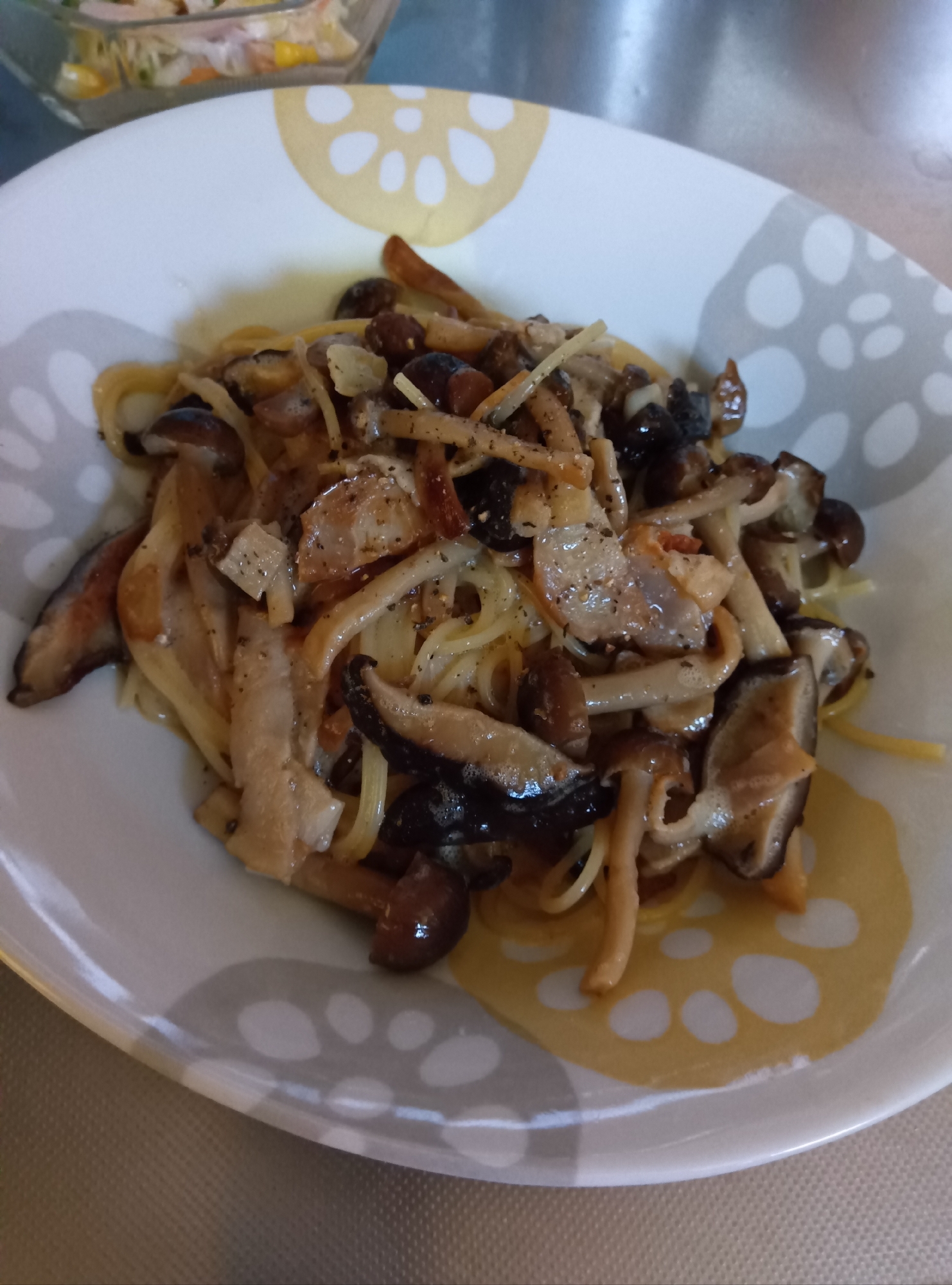 きのことベーコンの卵パスタ