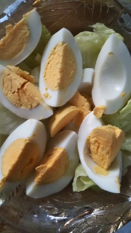 ゆで卵に合うシーザードレッシングのサラダ