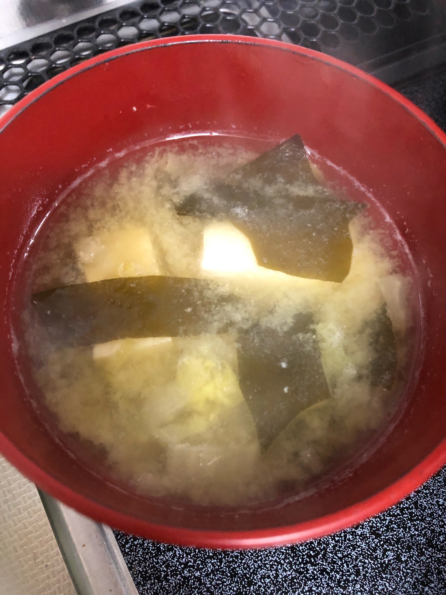 豆腐、ワカメ、白菜の味噌汁