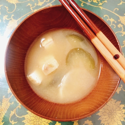 茄子と白菜と油揚げ入り味噌汁