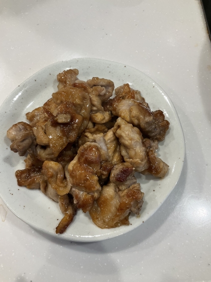 濃い味付けにご飯が進む？豚こまの甘辛ごま炒め♪