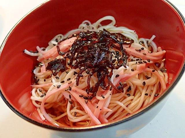 刻みハムと昆布佃煮と黒胡麻のぶっかけ素麺