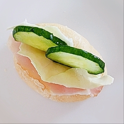 お弁当にクロワッサンサンド