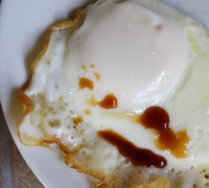 ごま油で目玉焼きの醤油がけ♪