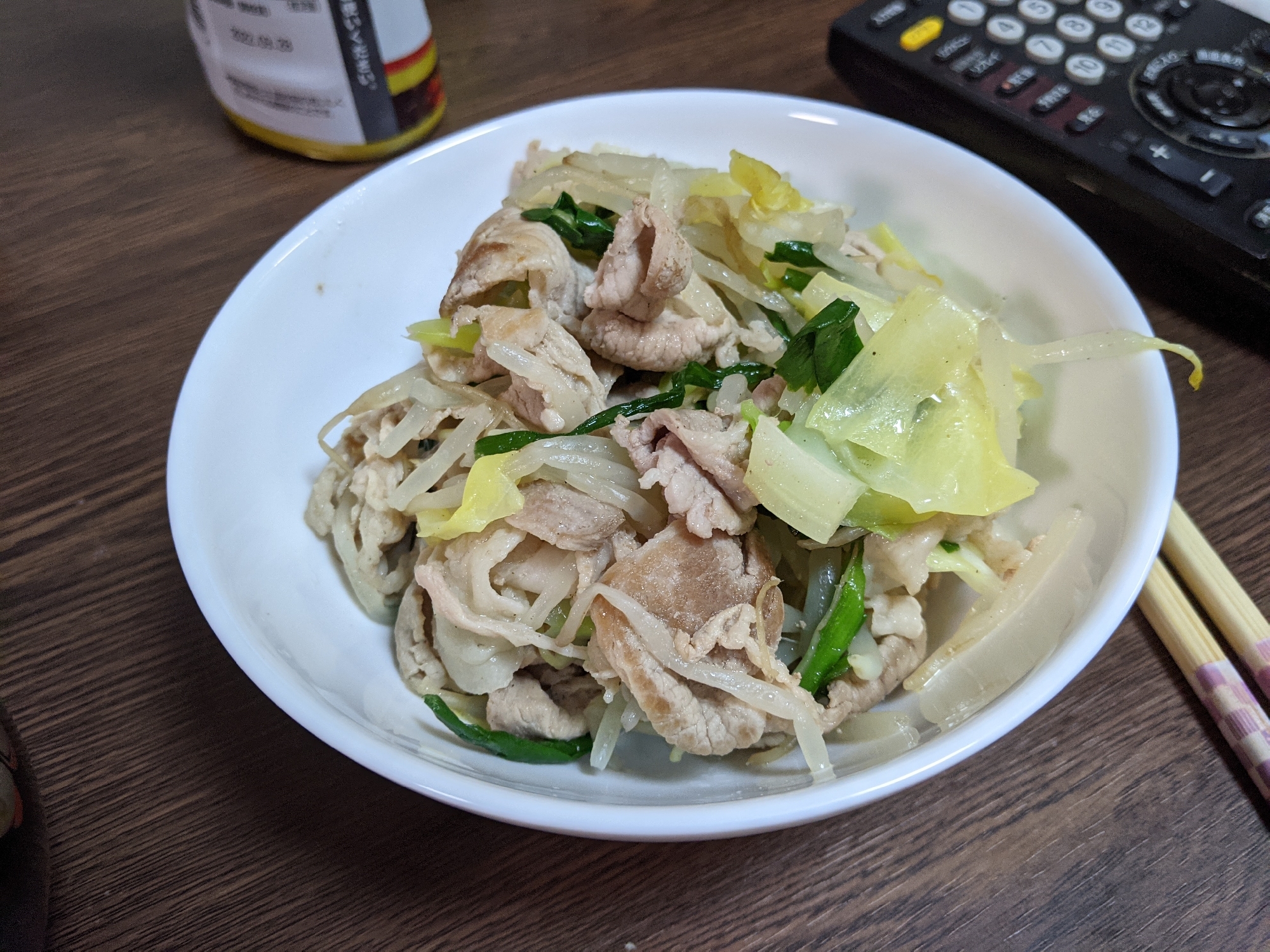 豚肉ともやしとキャベツとニラ炒め