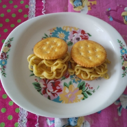 焼きそばせんべい