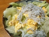 炒り卵とレタスかいわれ大根のサラダ