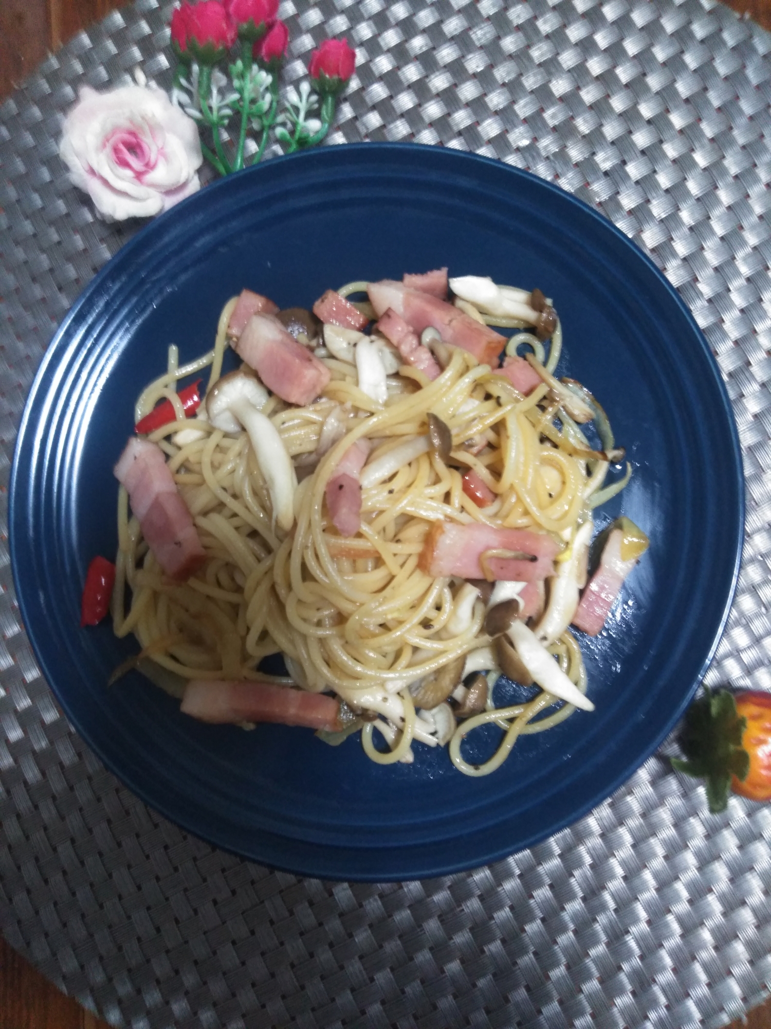 素朴！しめじとベーコンのパスタ