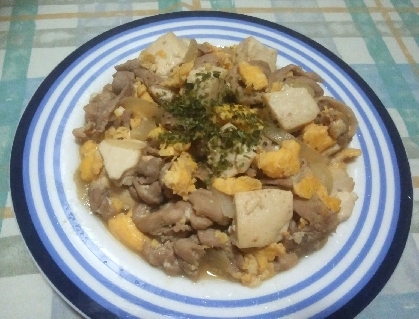 玉ねぎプラスで作りました。豆腐が入るので食べ応えもあって、だしが効いた甘辛で美味しかったです。