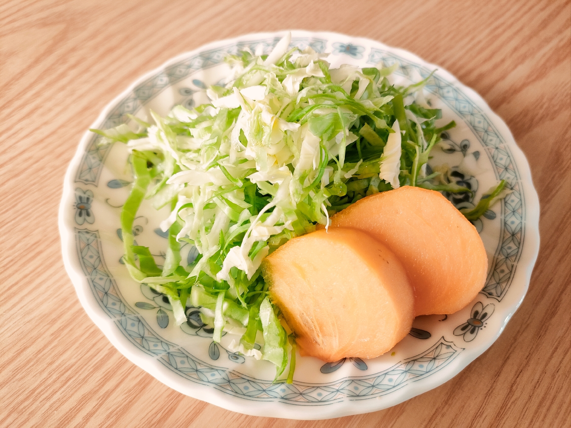 キャベツと柿のサラダ