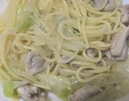 鶏皮☆鶏肉の皮と玉ねぎの和風パスタ☆大葉のせ