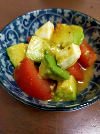 なんでわさび醤油とアボカド、トマト、チーズって合うんでしょうね…
すごく美味しかったです！
ごちそうさまです(人 •͈ᴗ•͈)