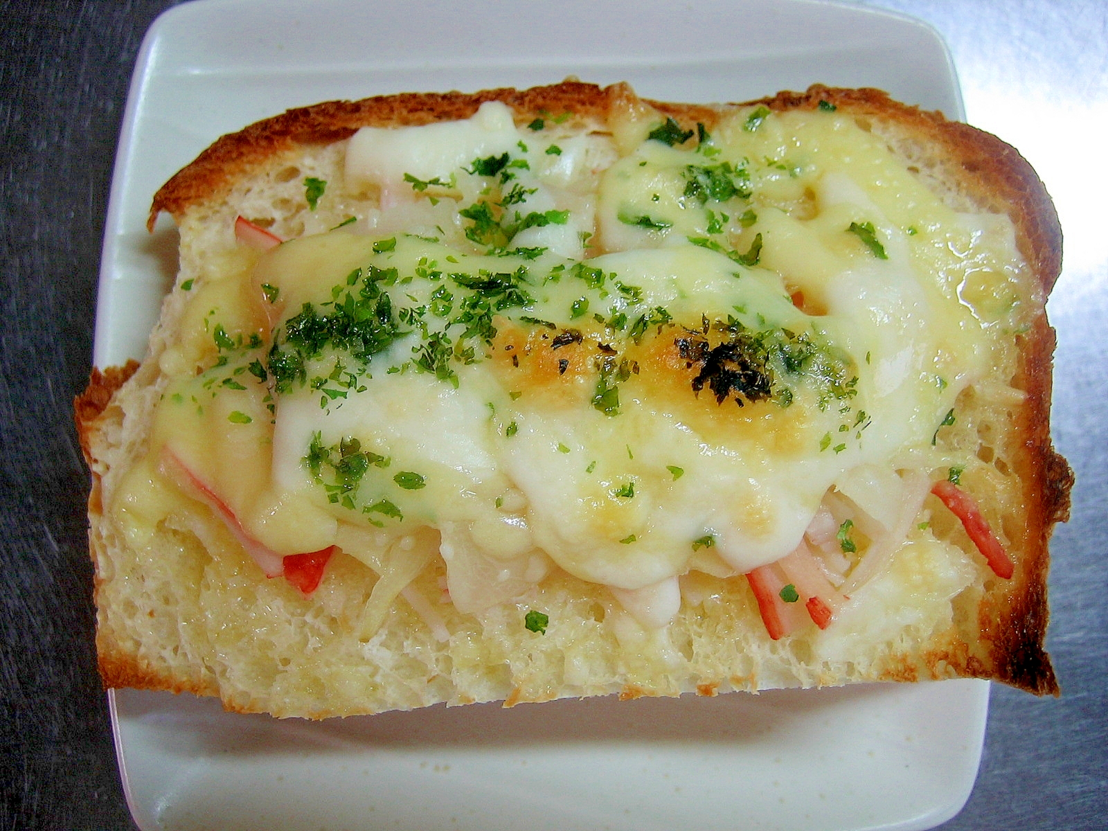 カニカマ＆甘酢ガリの青海苔乗せチーズトースト